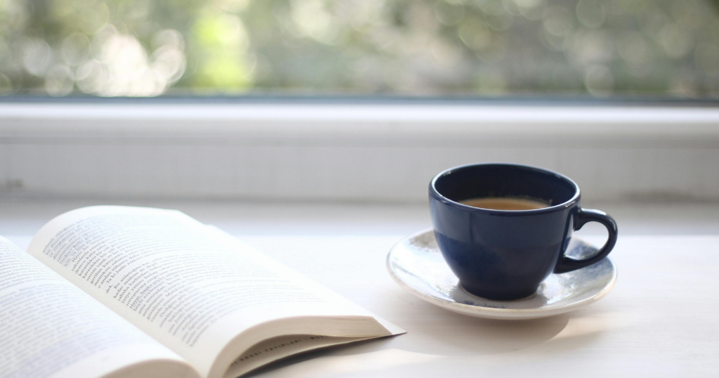 目標を小さく設定する例:朝6時45分に起きて、15分だけ読書する
